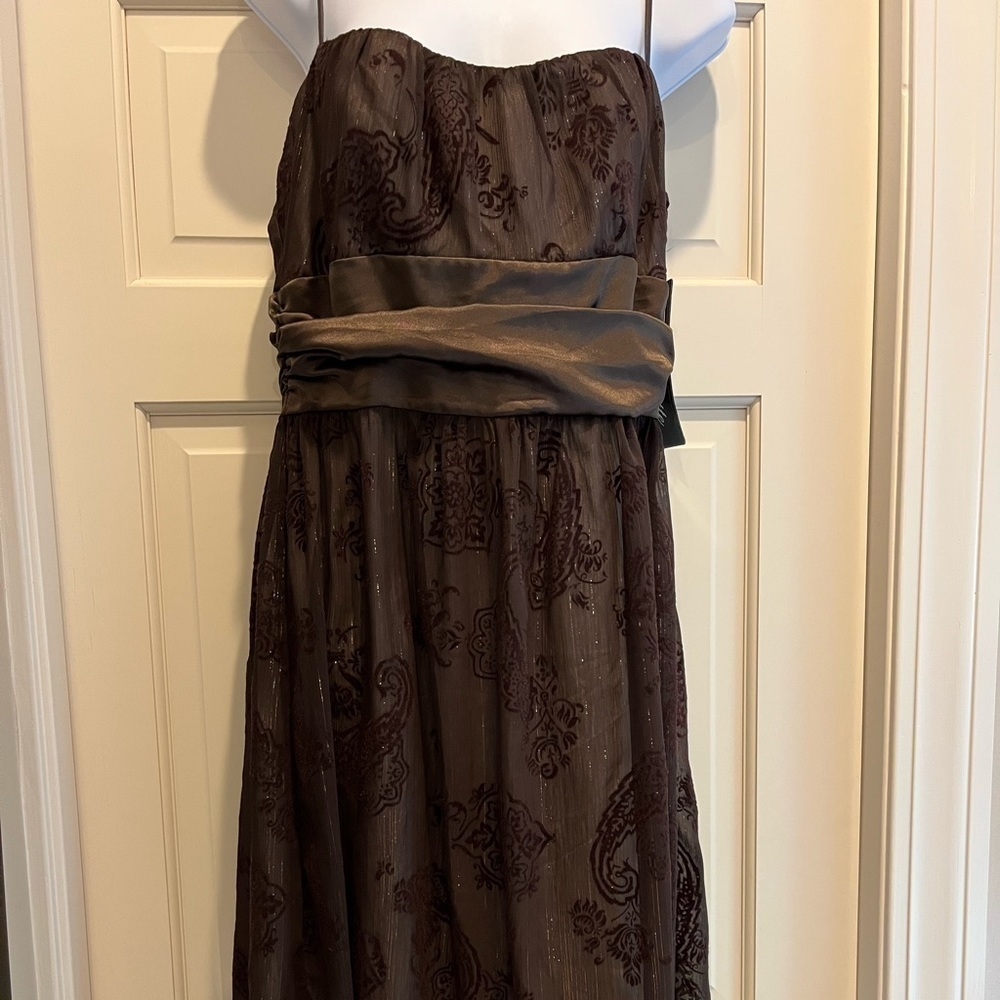 𝅺NWT chocolate brown velvet dress with spaghetti straps. Perfect condition